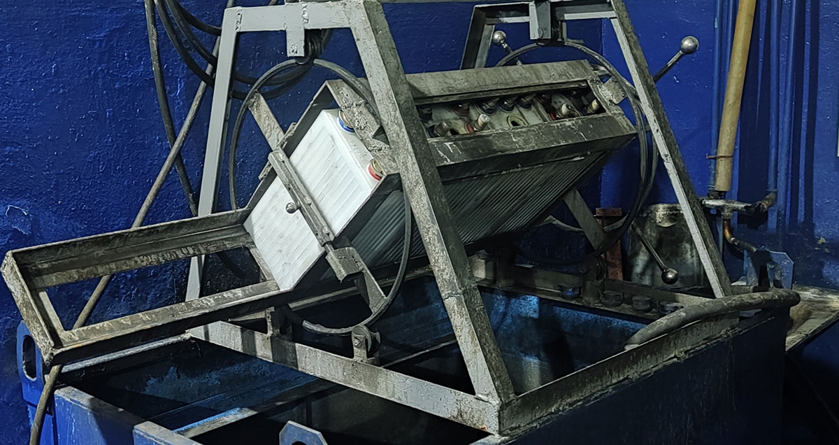 В сервисном локомотивном депо «Тюмень» успешно внедрено рацпредложение по промывке аккумуляторных батарей