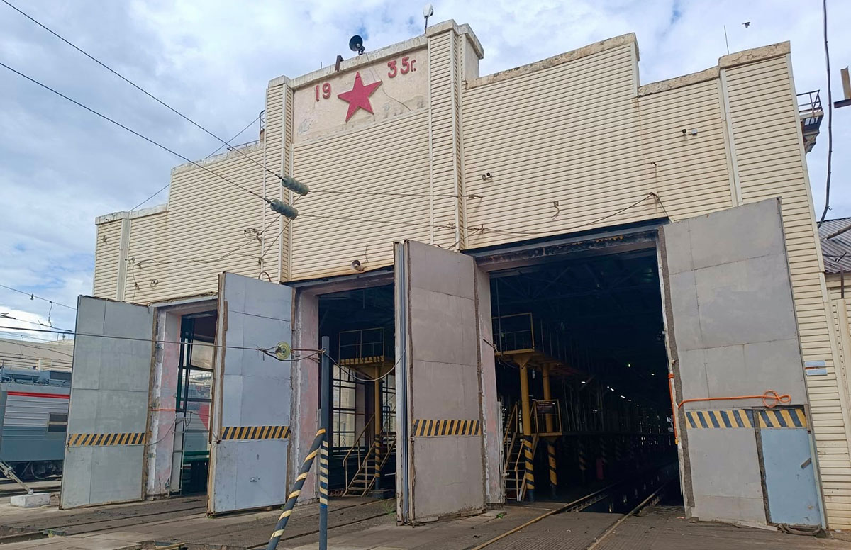 Сотрудники сервисного локомотивного депо «Тюмень» высадили «Аллею Памяти»