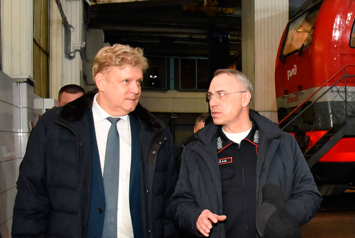 Полпред Президента России и начальник ЗСЖД в рамках рабочей поездки посетили сервисное локомотивное депо Барабинск