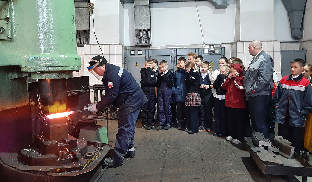 Начальник депо Барабинск провел экскурсии для школьников